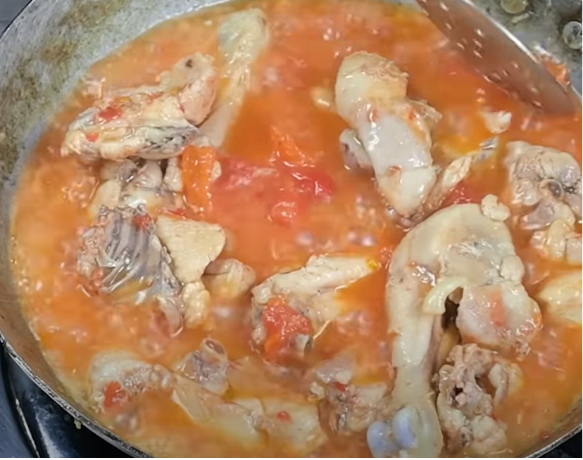 Chicken Karahi Served with Naan
